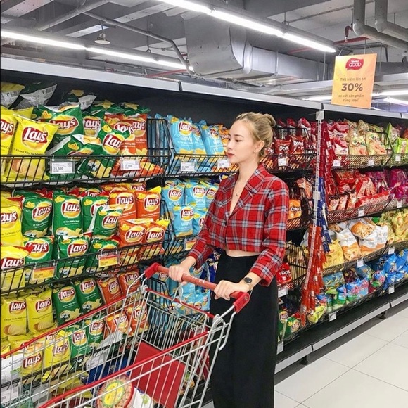 CROP TOP VEST - Picture 2 of 3